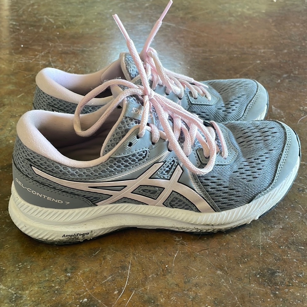 ASICS amplifoam grey and pink tennis shoes